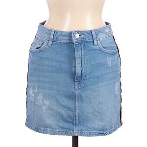 🍁 Forever 21 Distressed Side Stripe Denim Skirt